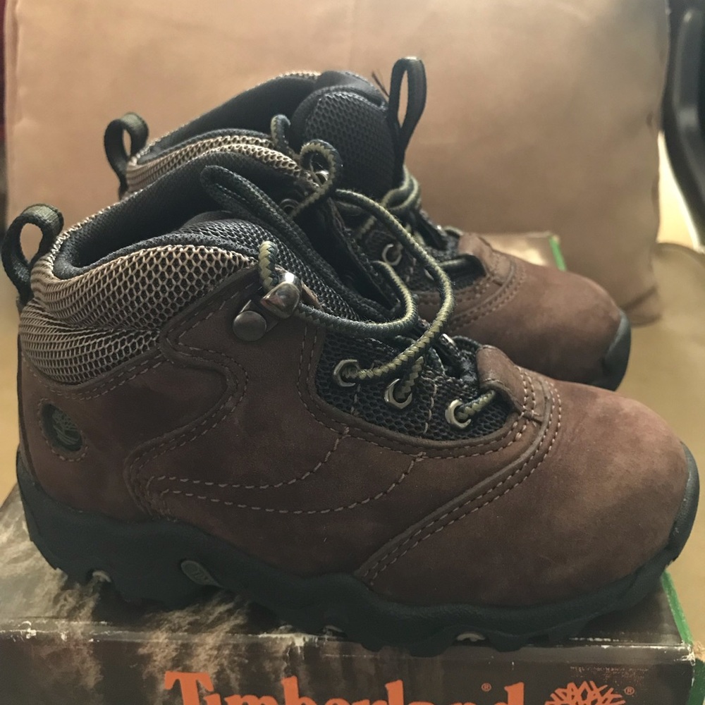 Toddlers Boots Size 10.  NO ADDITIONAL REDUCTION!